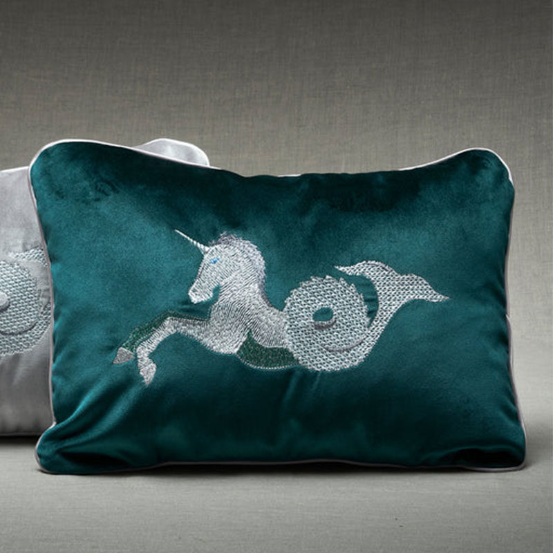 Mastro Raphael Cuscino Animali Fantastici Unicorno marino su velluto